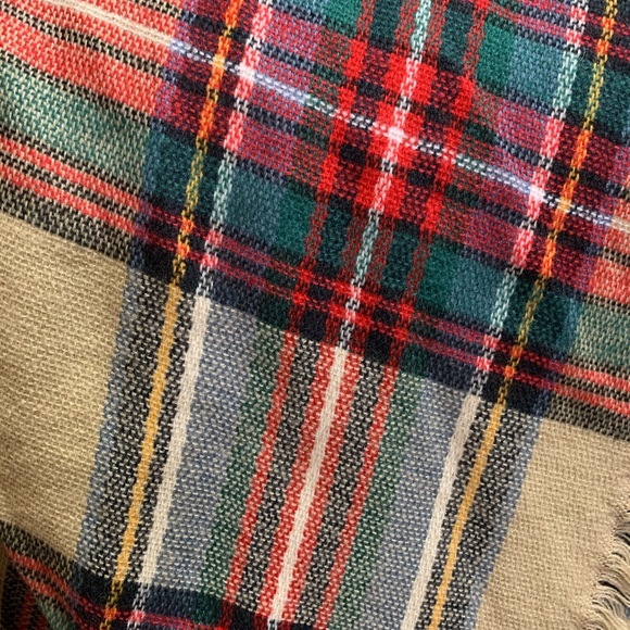 NWOT-blanket scarf. Fraas brand from dillards. - Picture 3 of 3
